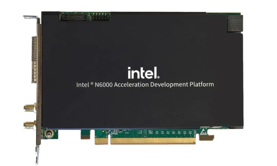图 10. 英特尔® FPGA SmartNIC N6000-PL 平台板卡实物图.png